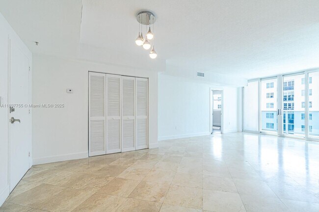 Building Photo - 7501 E Treasure Dr