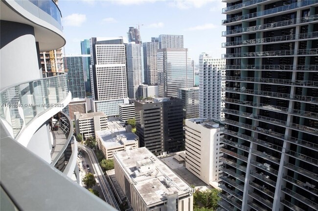 Building Photo - 1000 Brickell Plaza