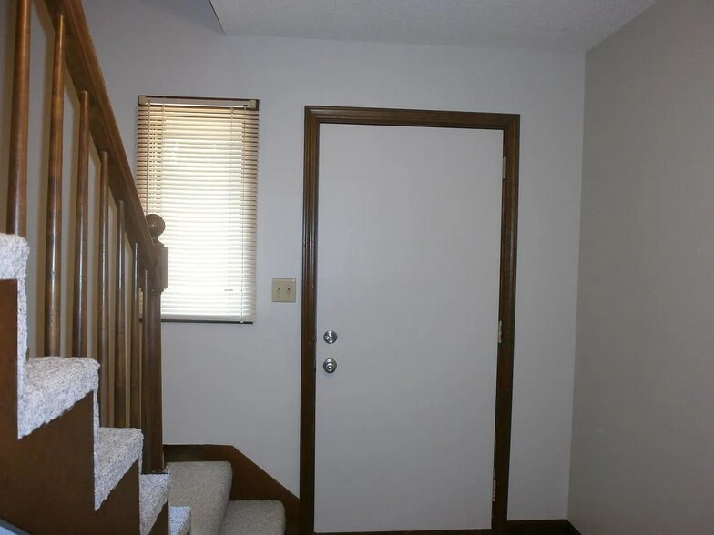 Building Photo - 1702 Maynard Dr