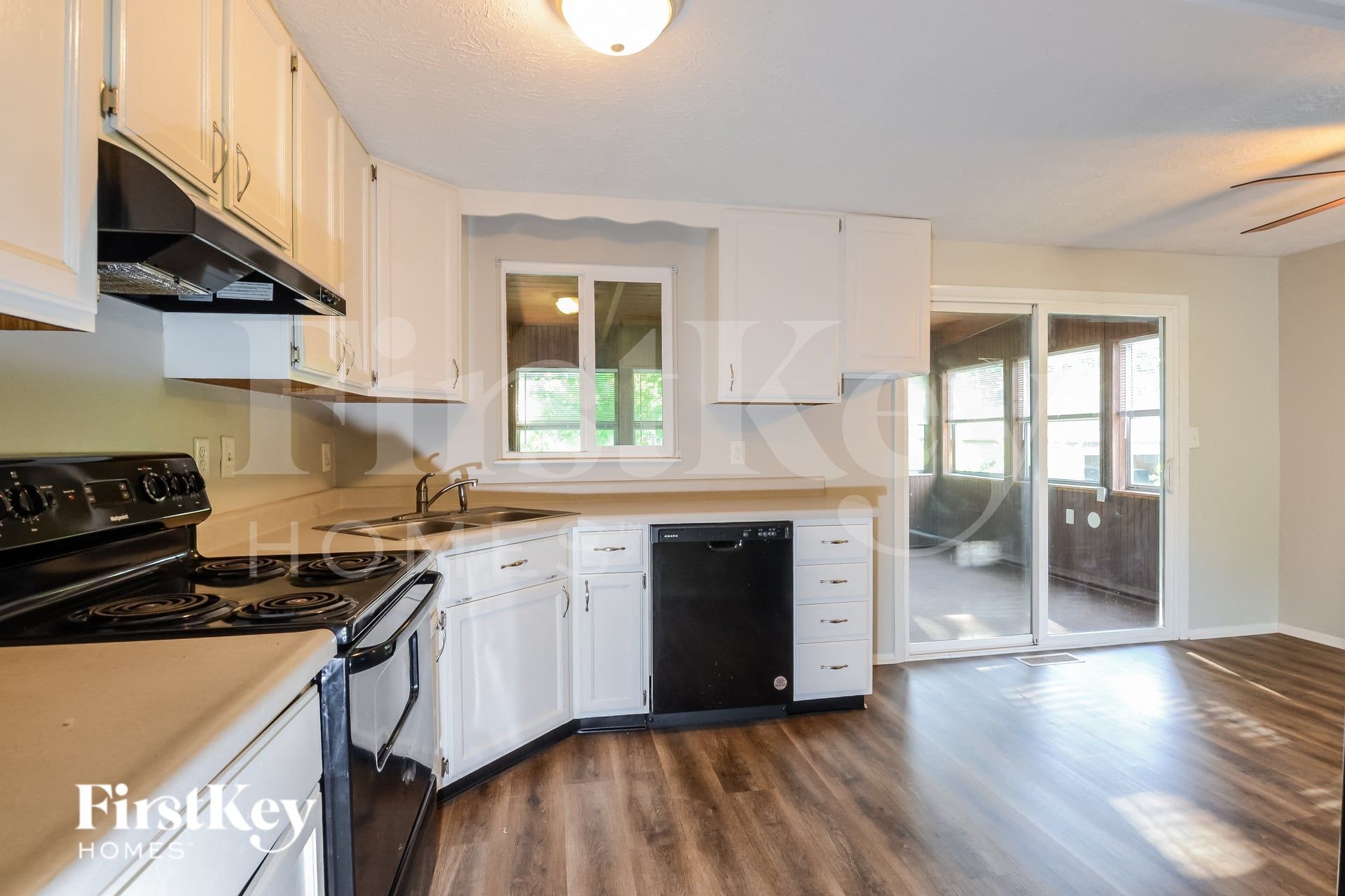 Building Photo - 6830 Littleton Dr