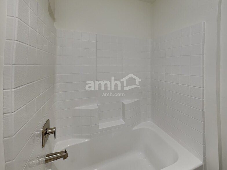 Building Photo - 9357 W Clancy St