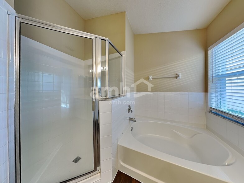 Building Photo - 12723 Lake Vista Dr