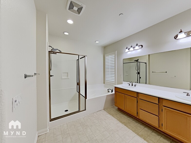 Building Photo - 1529 Bath Ave