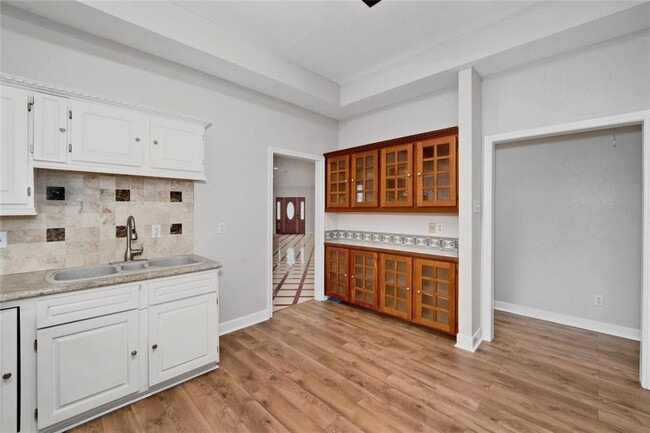 Building Photo - 6303 Lugary Dr