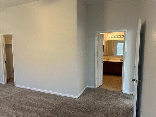 Building Photo - 15214 Bartlett Landing Dr