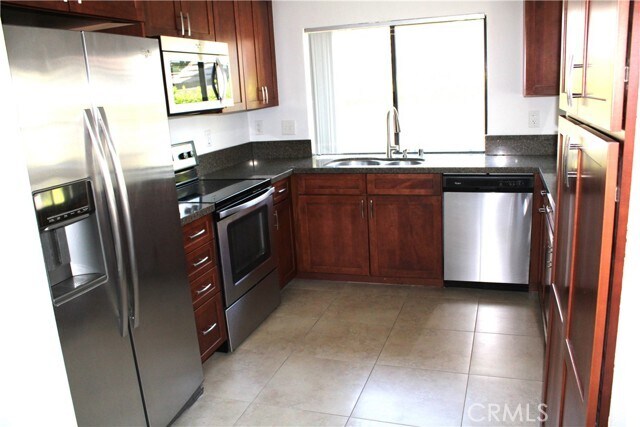 Building Photo - 24 Woodgrove