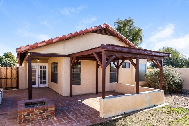 Building Photo - 3104 N Copenhagen Dr