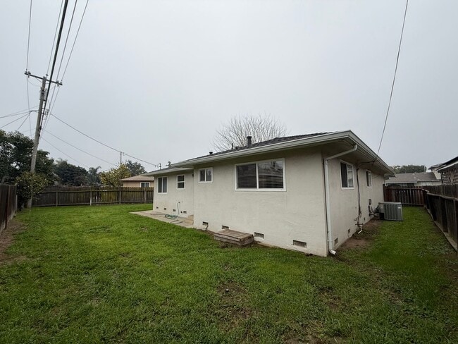 Building Photo - 3 bedroom single story in Manteca!