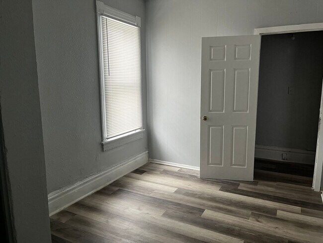 Building Photo - Welcome to the 3 Bedroom Home West Peoria