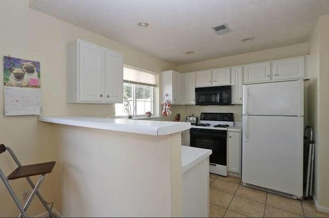 Building Photo - 107 W Oaks Ct