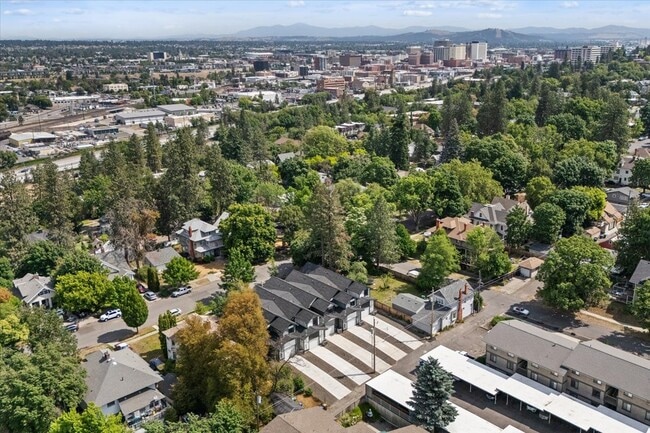 Building Photo - 2015 W 9th Ave