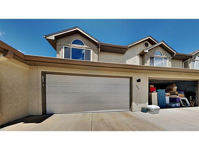 Building Photo - Refined Louisville Townhome — Garage, Gas Fireplace, and Private Deck