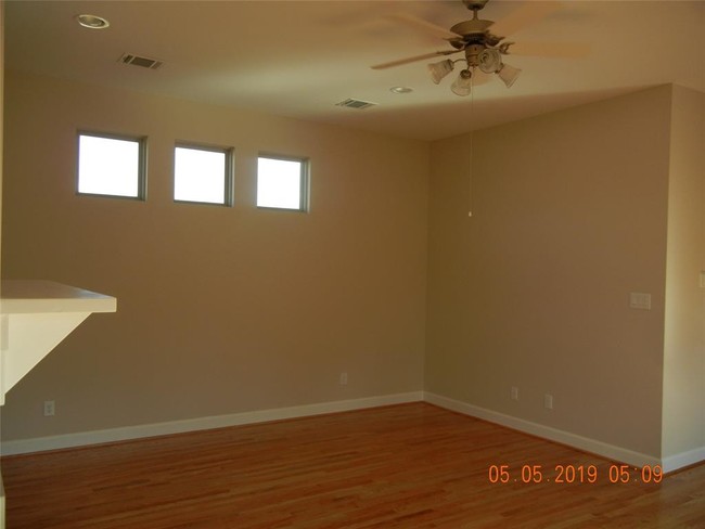 Building Photo - 11520 Main Elm Dr
