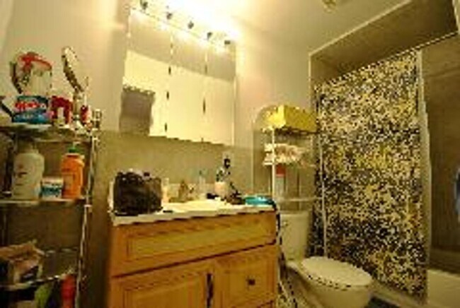 Building Photo - Renovated Brookline 3 Bed/2 Bath Duplex in Washington Square on Addington Rd.  Sept 1st, NO FEE