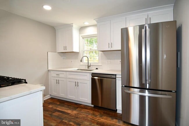 Building Photo - 3811 Forestdale Ave