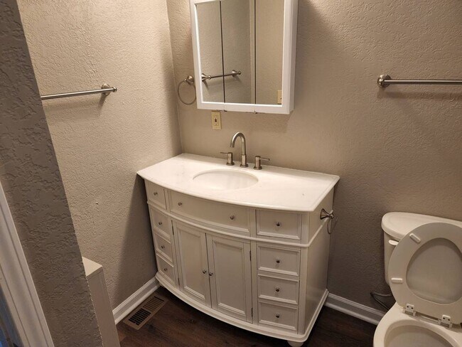 Building Photo - Maryville 37804 -3 bedroom, 2 bath - call Tom Parry 865-607-3649