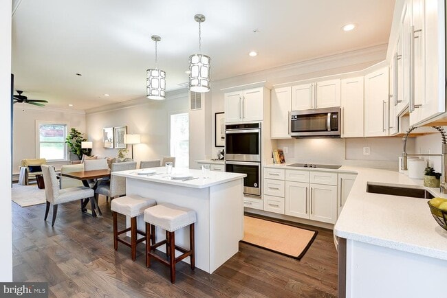 Building Photo - 5905 Eads St NE