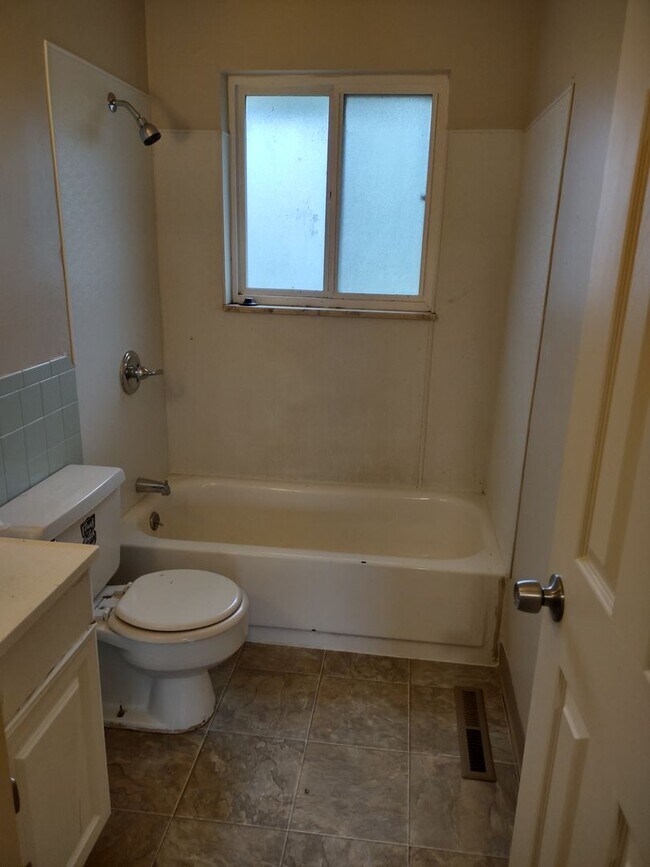 Building Photo - 3639 Garland Ct