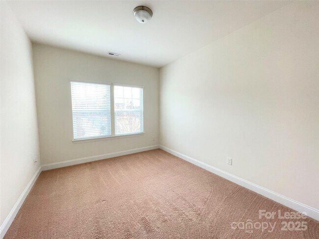 Building Photo - 4008 Fallondale Rd