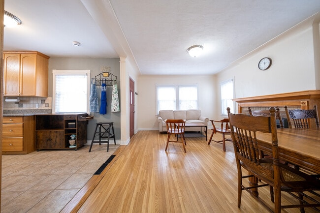 Building Photo - 6057 Clinton Ave