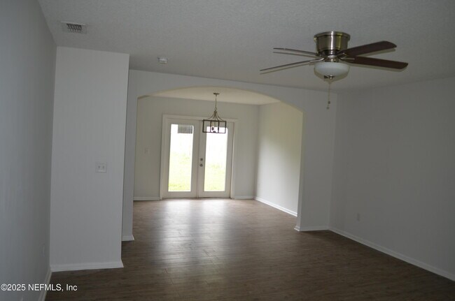 Building Photo - 7061 Civic Club Dr