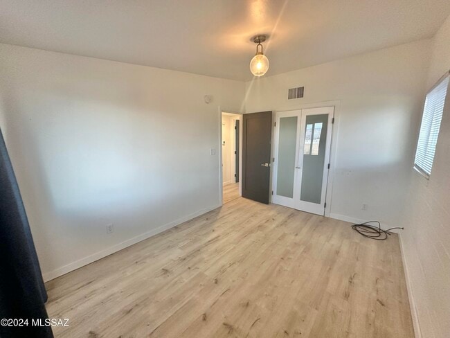 Building Photo - 227 S Ave B