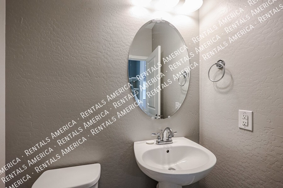 Building Photo - 263 N 69th Pl