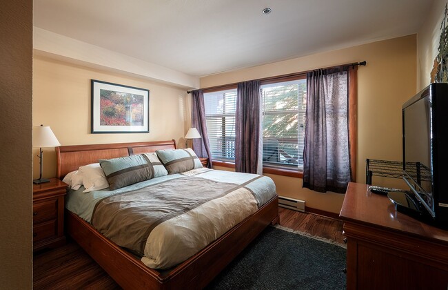 Building Photo - Coming soon! Solitude Luxury 1 bed / 1 bath Condo! Fully furnished!