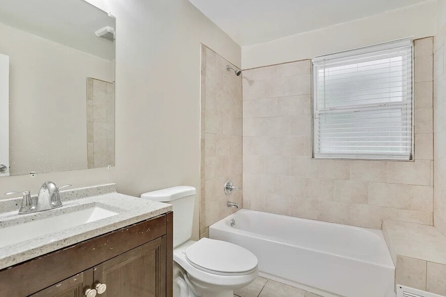 Building Photo - 2285 Headland Dr
