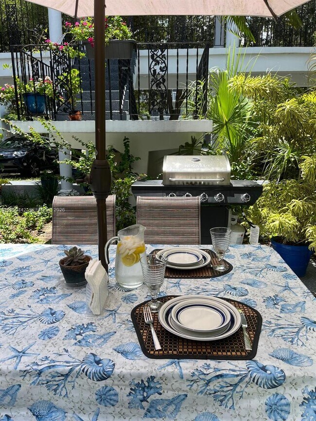 Building Photo - 3515 Van Buren St