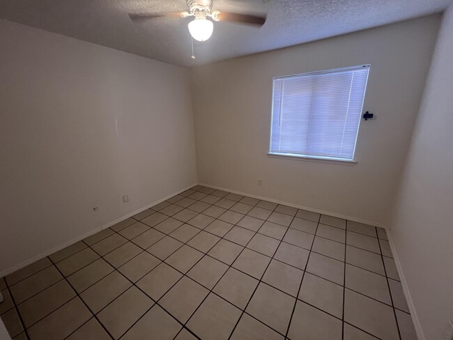 Building Photo - 1005 Dickerson Dr SE