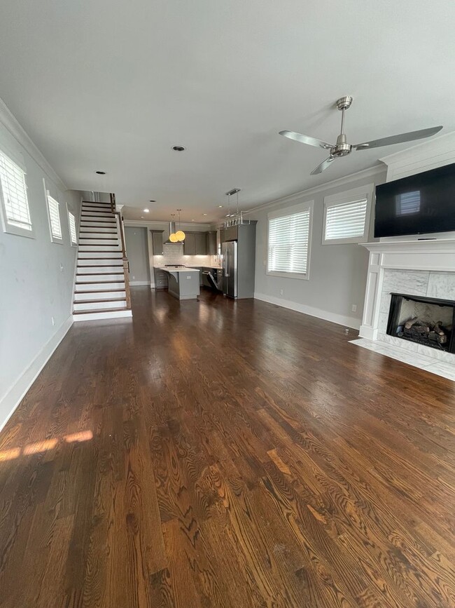 Building Photo - 1104A W Grove Ave