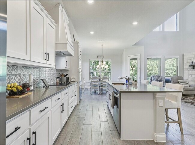 Building Photo - 1140 Barrix Dr