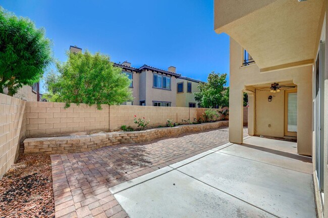 Building Photo - Stunning Rhodes Ranch Four Bedroom