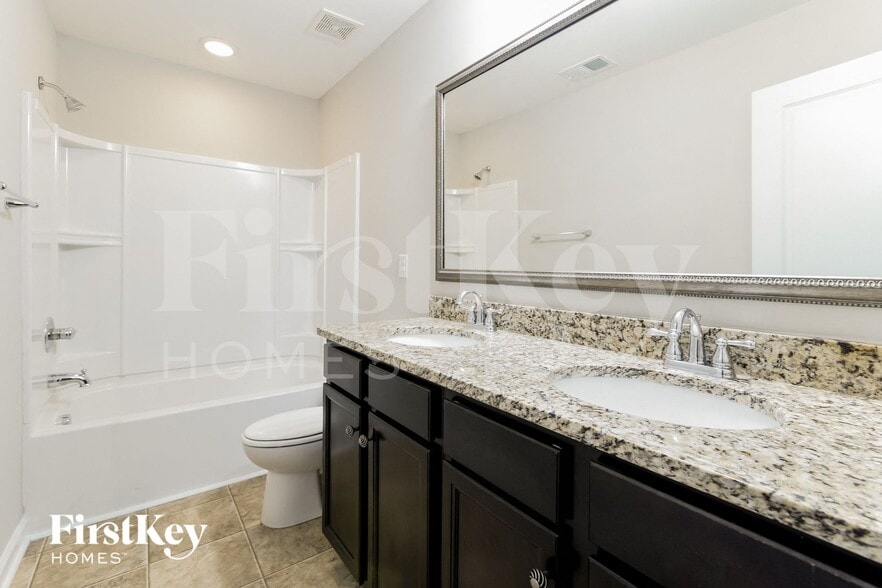 Building Photo - 413 Forsythia Ave