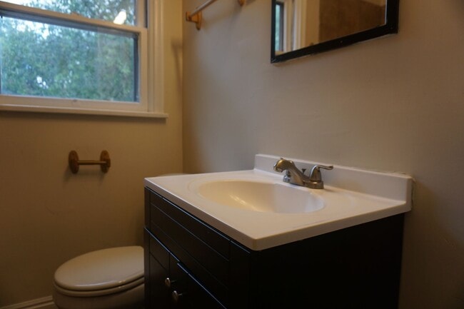 Building Photo - Upgraded 4 Bed 2 Bath Midvale Home