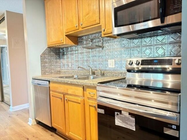 Building Photo - 4110 Eagan Apt 221