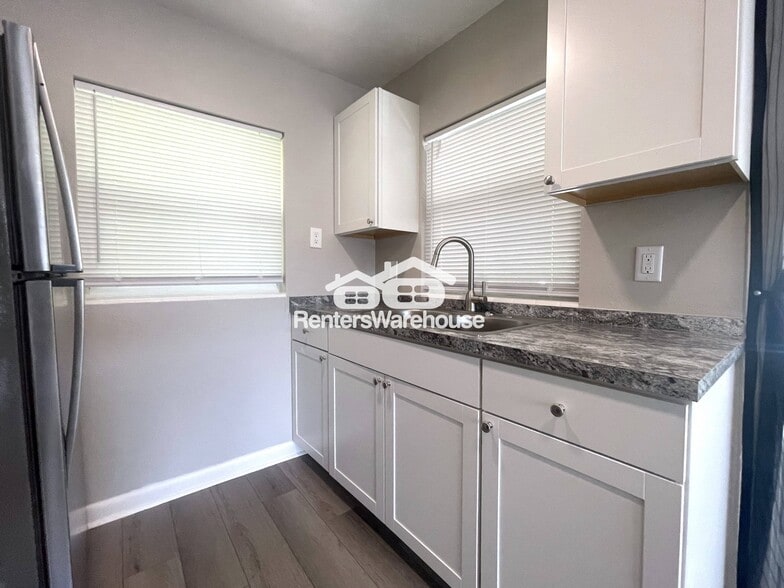 Building Photo - 310 S Arcturas Ave