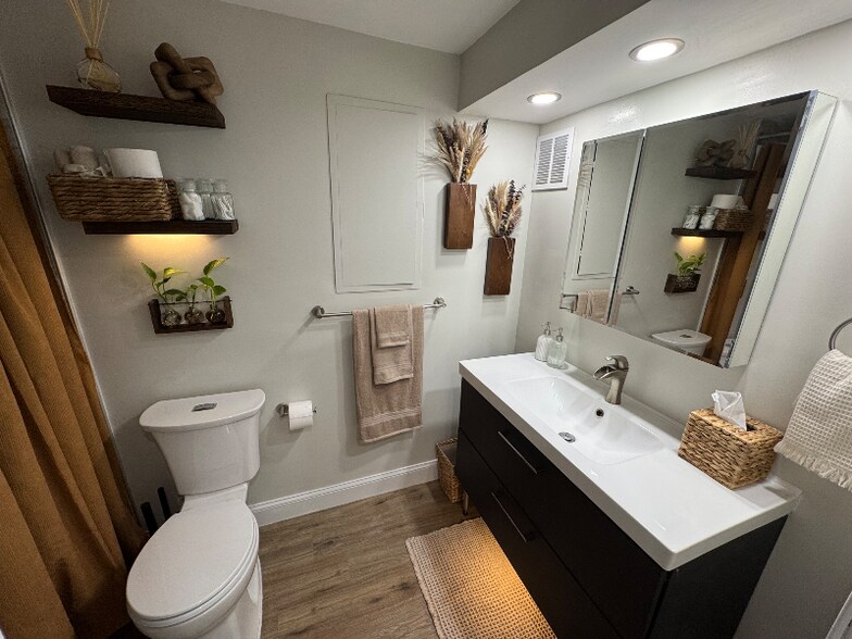 Building Photo - 5006 Meadowbrook Dr