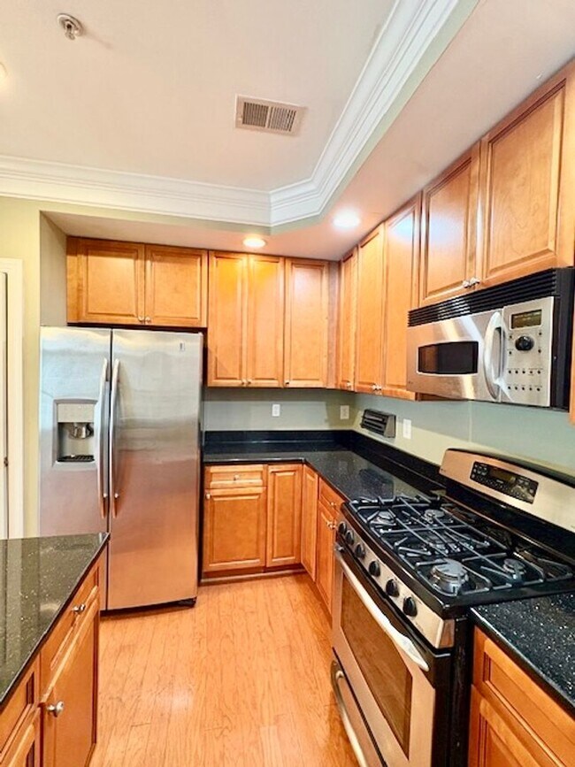 Building Photo - 645 Whetstone Glen St