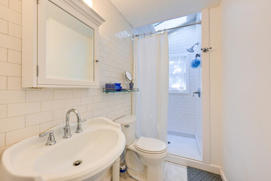 Building Photo - 67 Reeves Bay Trail