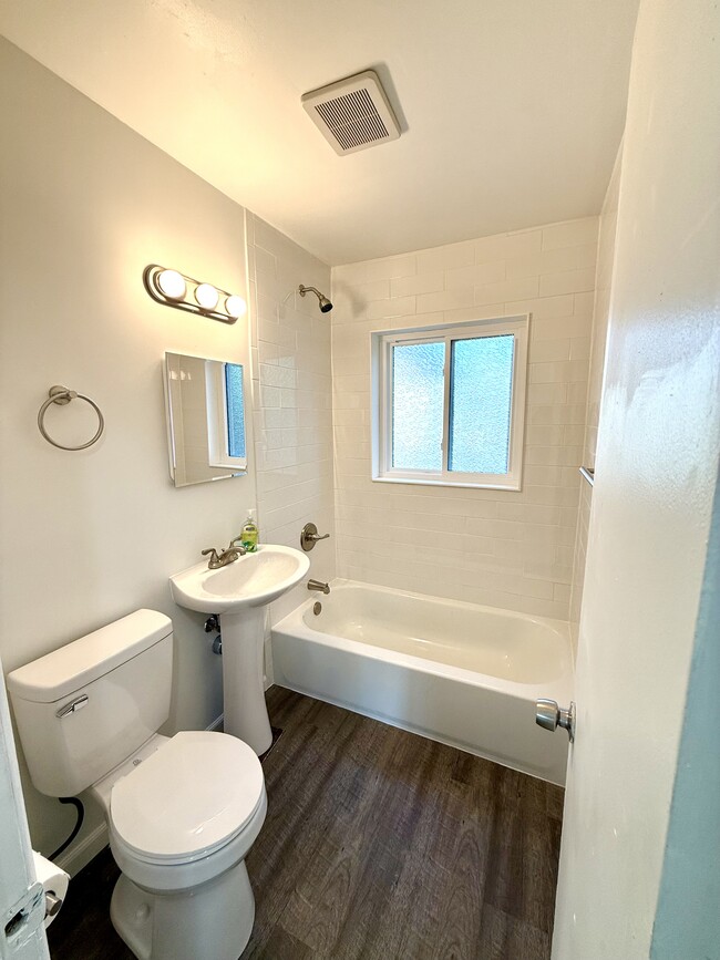 Bathroom - 2726 S Glencoe St