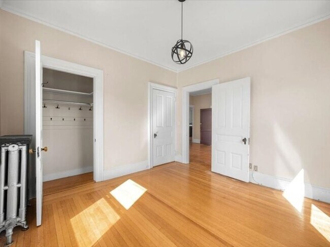 Building Photo - 52 Underwood St