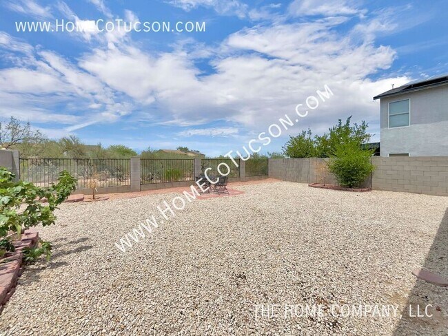 Building Photo - 1034 W Camino Hombre Viejo