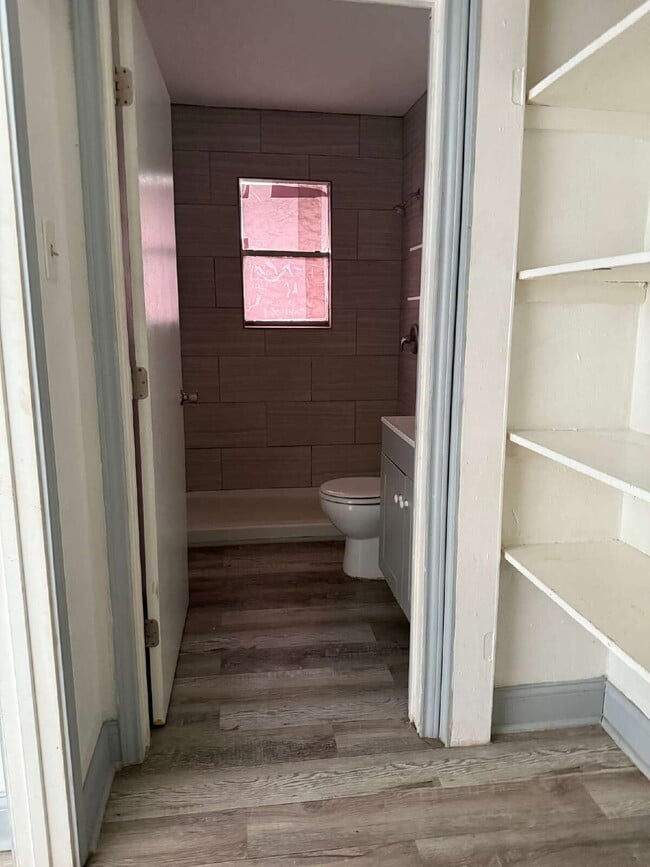 Building Photo - Gorgeous and Affordable 1 Bed/1 Bath, Clos...