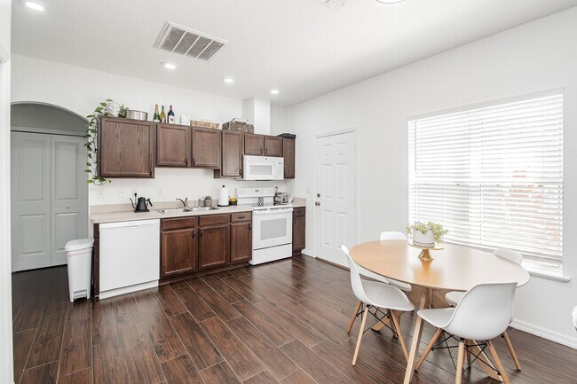 Building Photo - Rental Near Downtown Lakeland!!