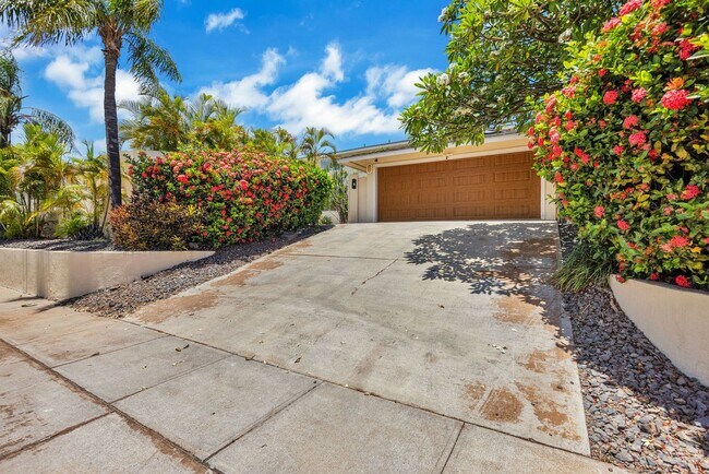 Building Photo - Newly Renovated Furnished 3BR/1BA Downstairs Unit with Pool Access in South Kihei