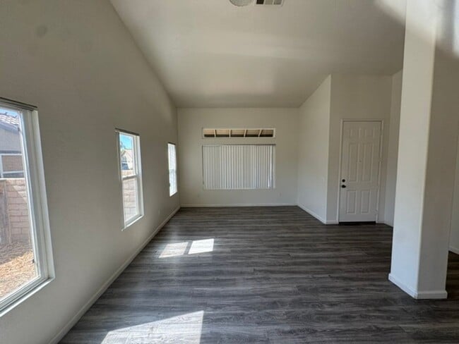 Building Photo - Beautiful home with option to expand