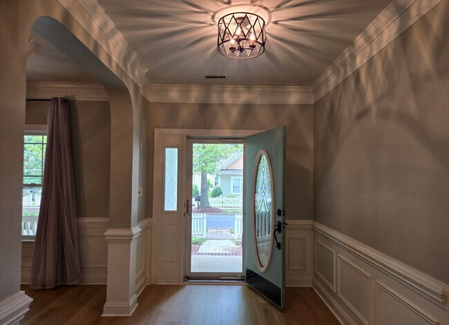 Building Photo - 8014 Ladys Secret Dr