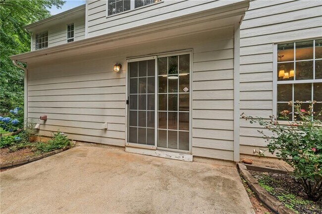 Building Photo - 370 Manor Glen Dr